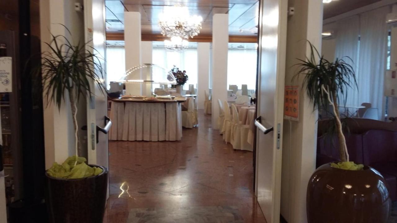 Hotel Spiaggia Marconi Rimini Exterior foto